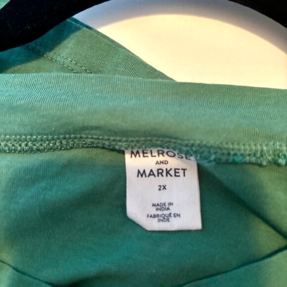 Size 2x Teee Shirt, green sleeveless - Picture 2 of 3